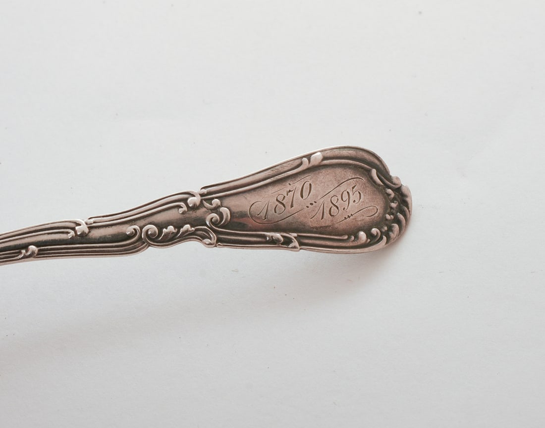 FIVE STERLING SILVER SERVING PIECES. - 3