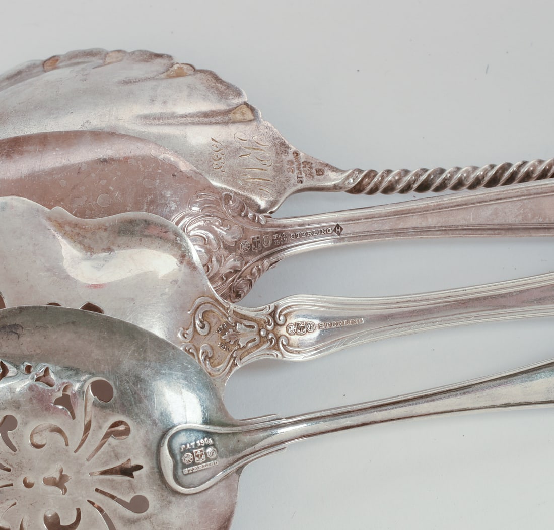 FIVE STERLING SILVER SERVING PIECES. - 4
