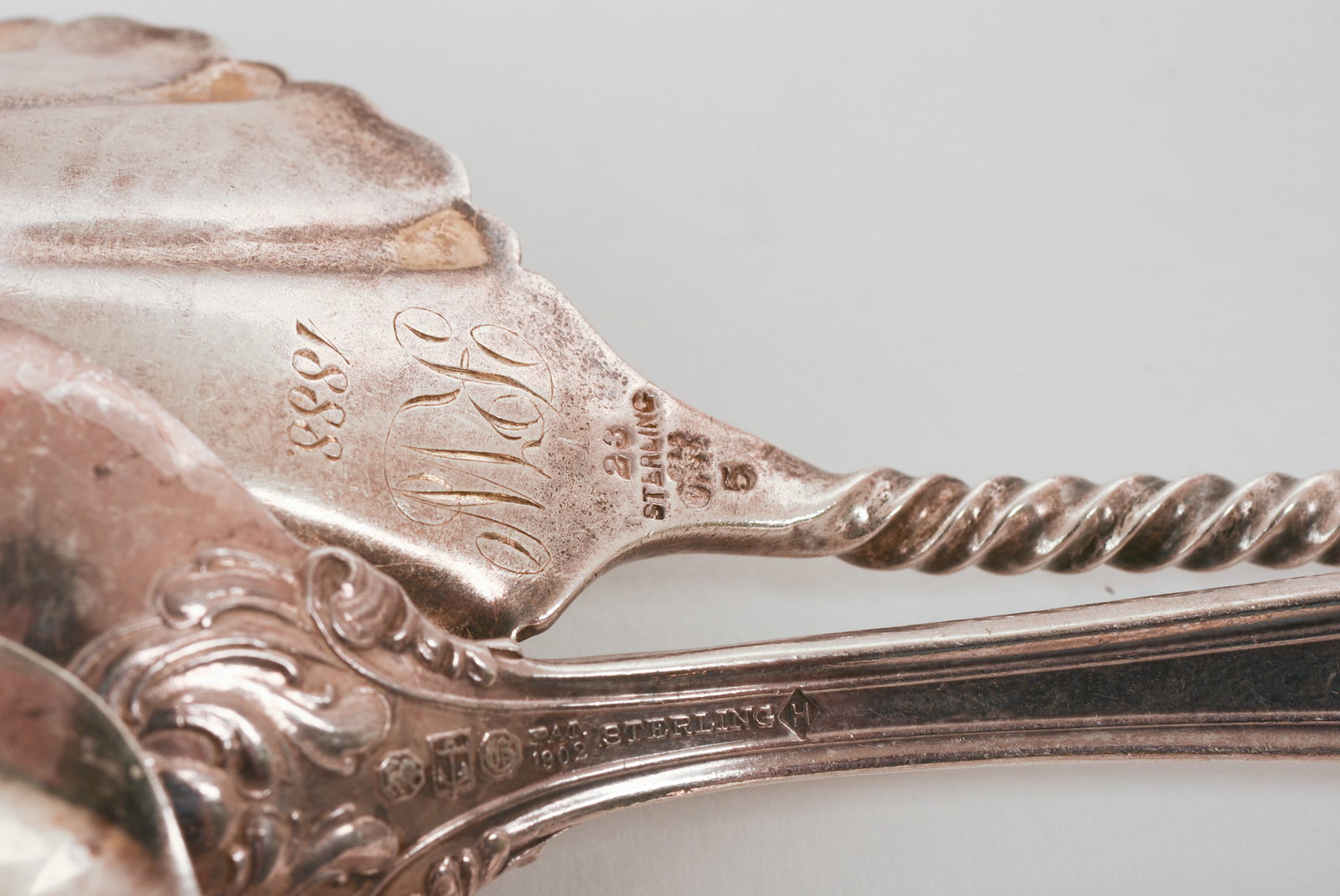 FIVE STERLING SILVER SERVING PIECES. - 5