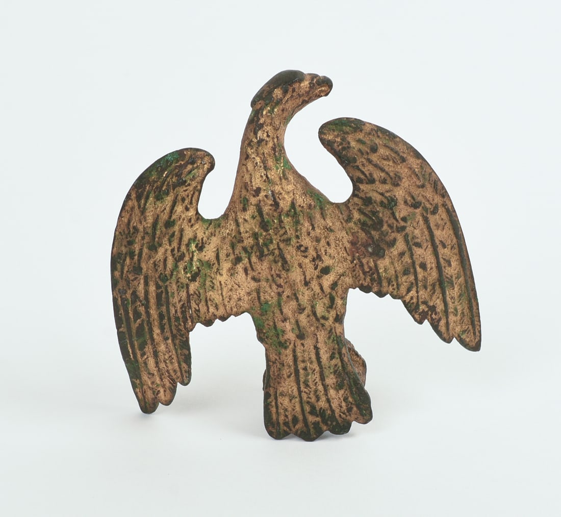 AMERICAN EAGLE GILT METAL FLAG TOPPER. - 2