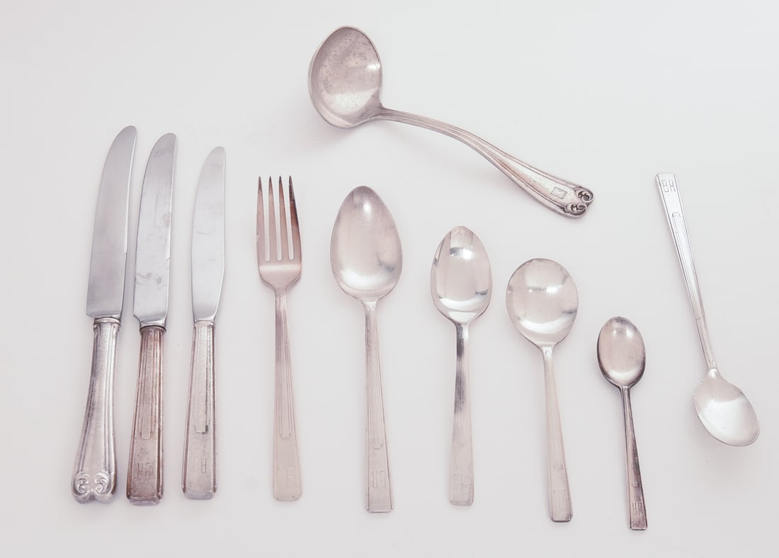 BURLINGTON RAILROAD SILVERPLATE FLATWARE SET. - 4