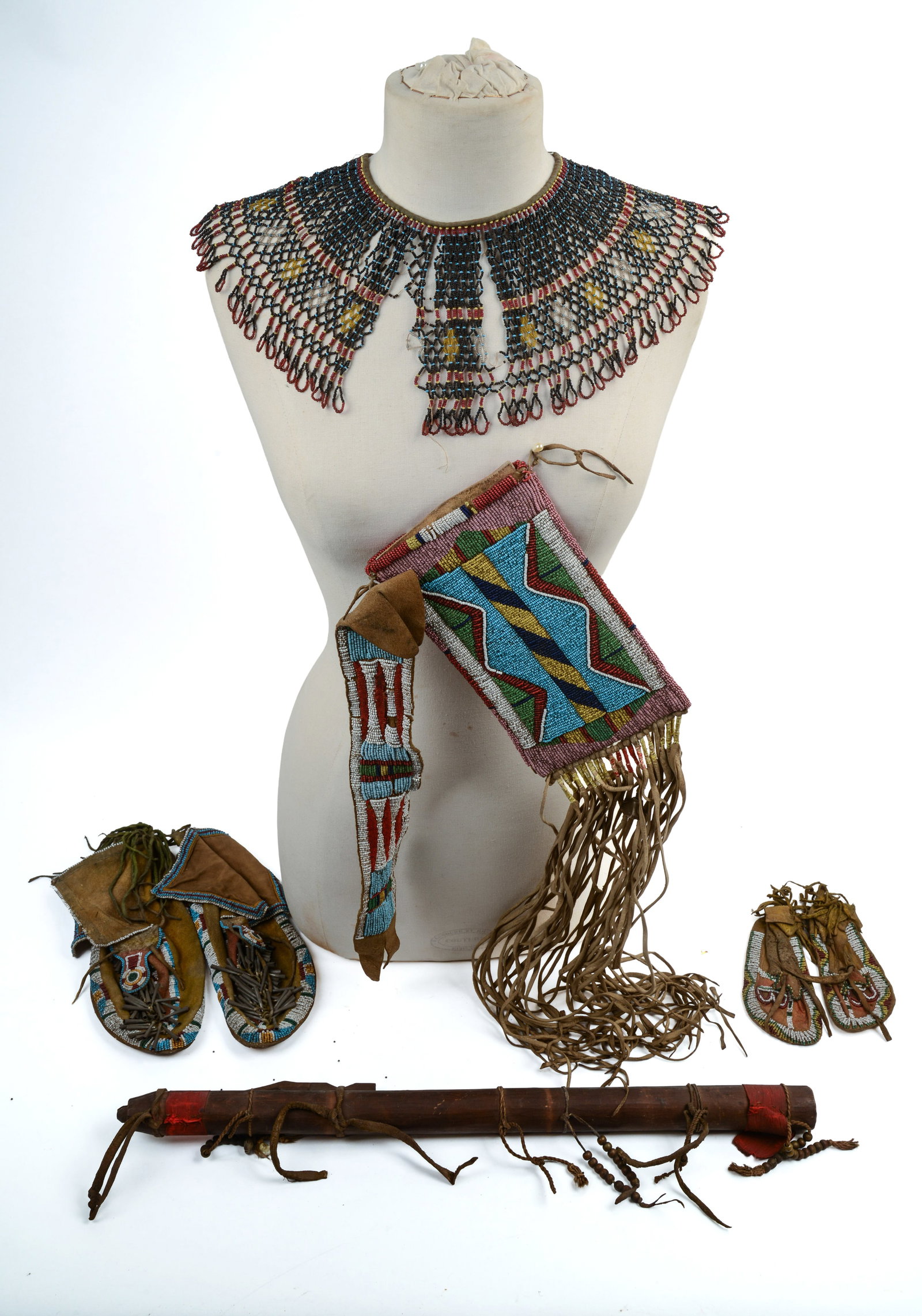 COLLECTION OF NATIVE AMERICAN ITEMS. (1 of 6)