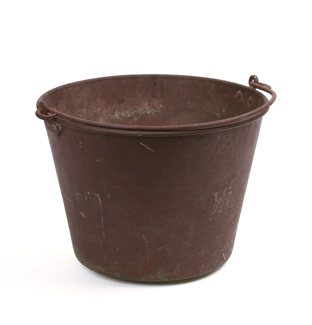 SMALL COPPER APPLE BUTTER PAIL.: Height 9.5 inches, diameter 13.5 inches.