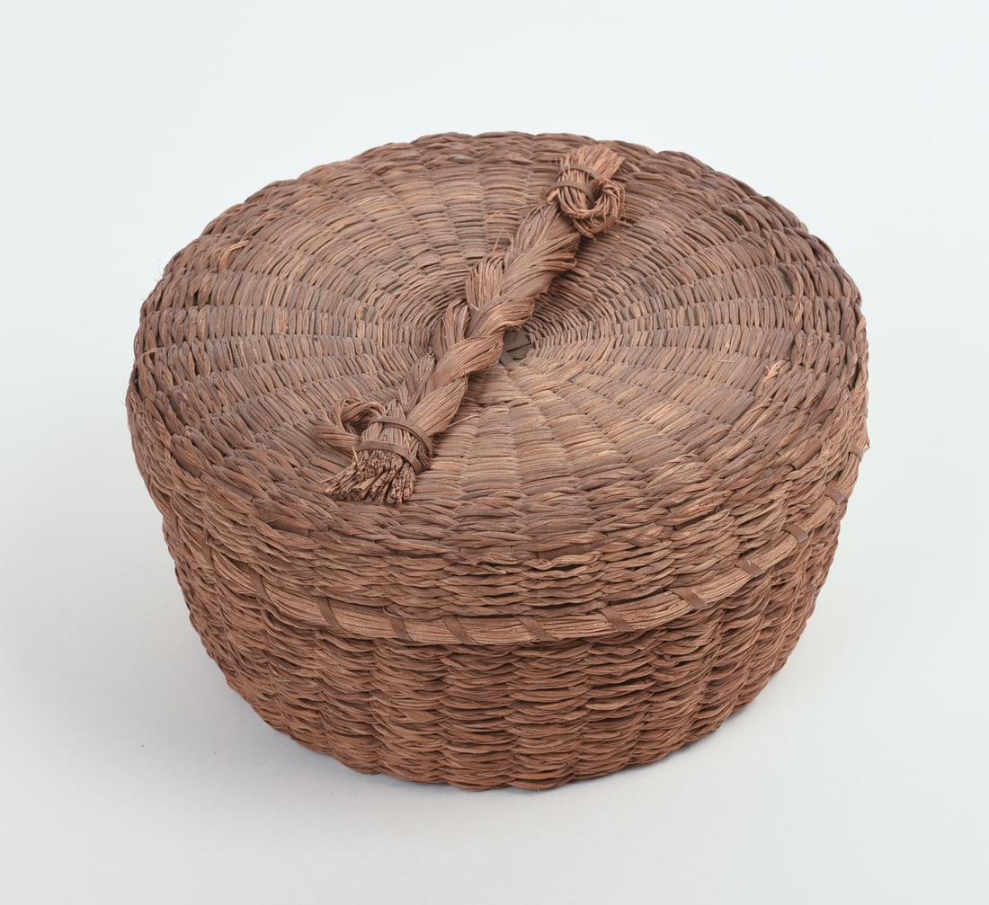 NATIVE AMERICAN SWEETGRASS BASKET. - 2