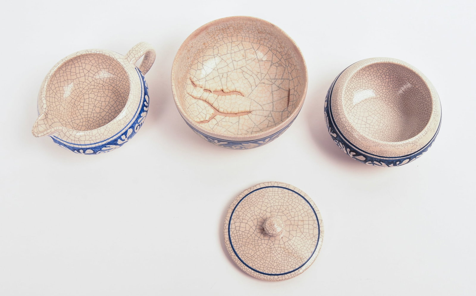 THREE DEDHAM POTTERY RABBIT PATTERN PIECES. - 2