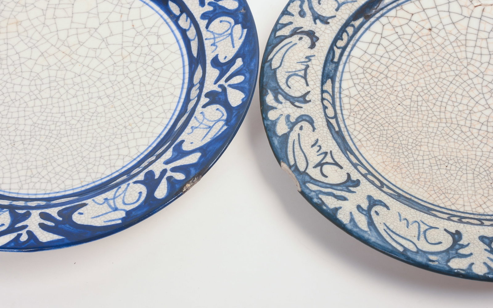 SIX DEDHAM POTTERY RABBIT PATTERN PLATES. - 8