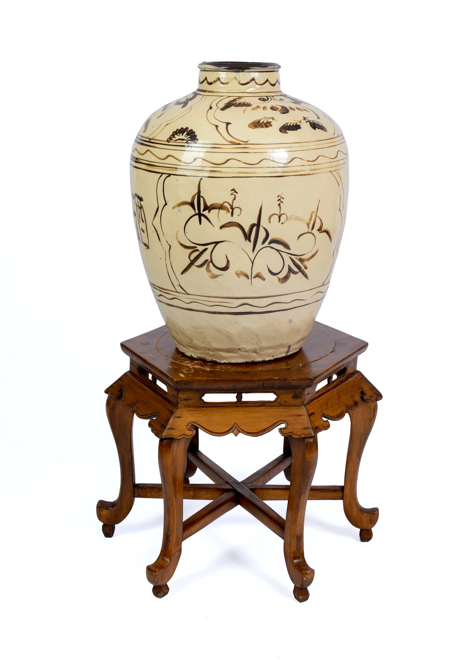 Large Chinese Porcelain Urn With Stand. (1 of 3)