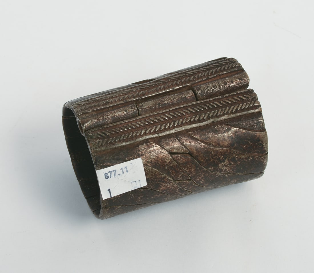Large Metal Cuff Bracelet. - 3