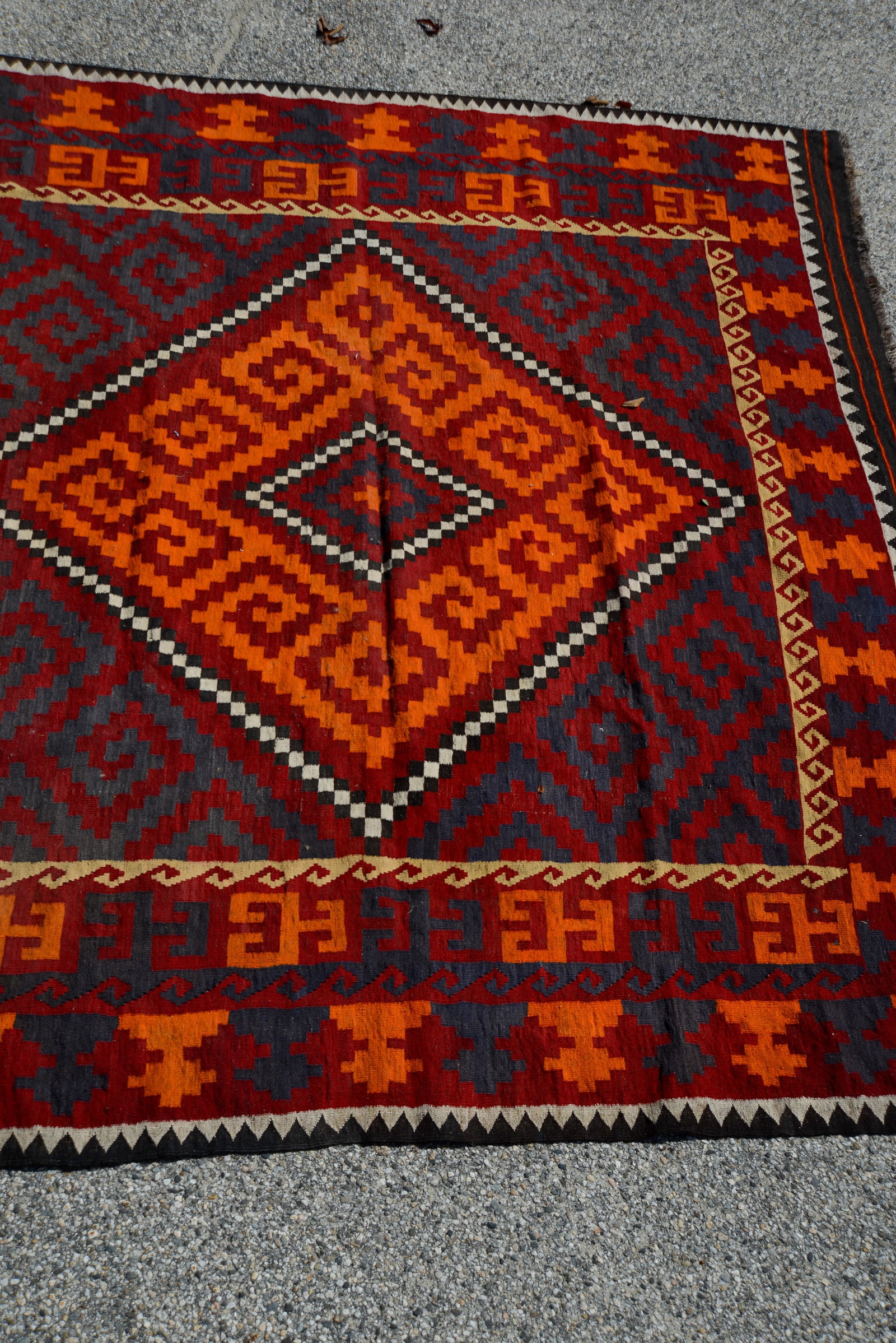 Roomsize Handwoven Carpet. - 3