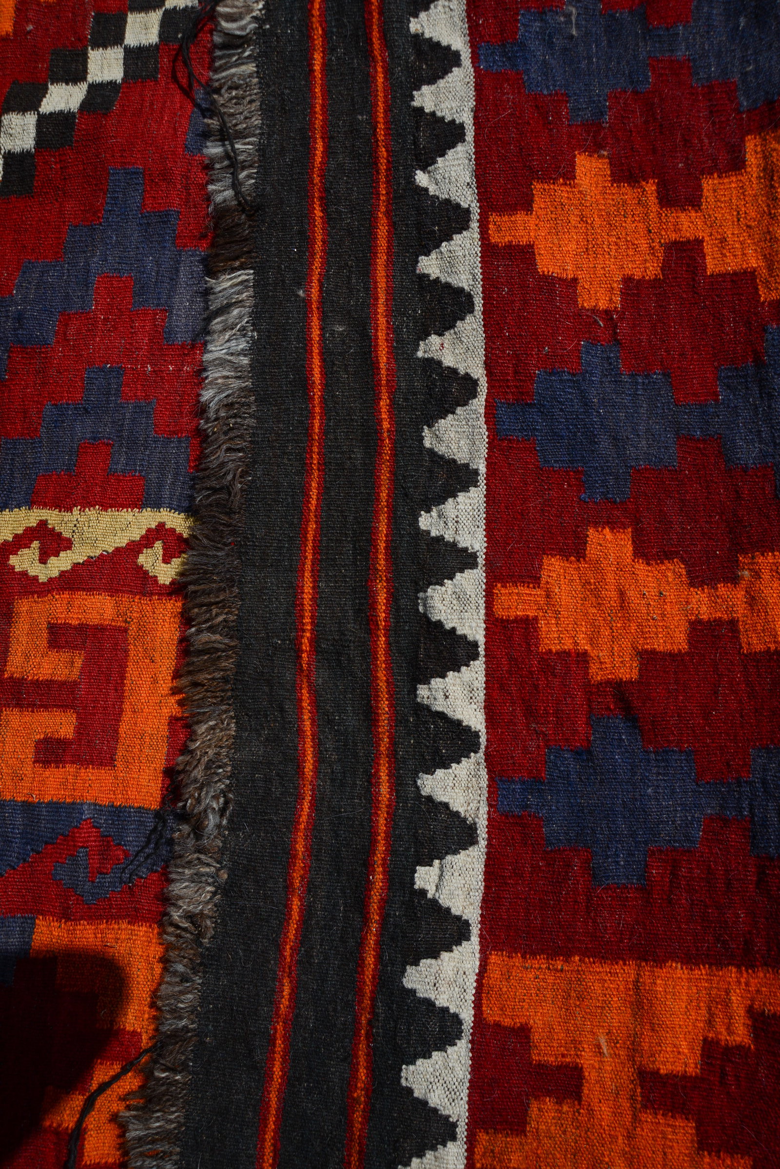 Roomsize Handwoven Carpet. - 5