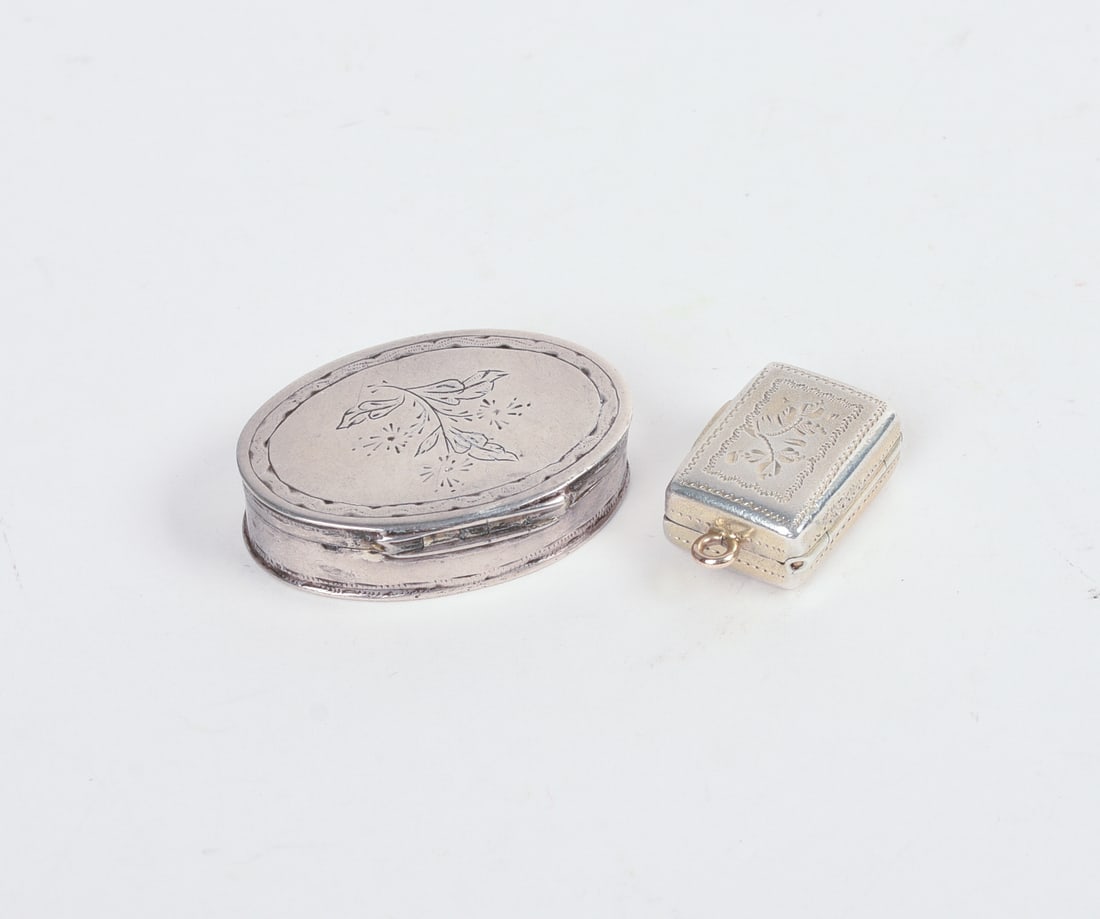 Two Sterling Silver Vinagrettes. - 3