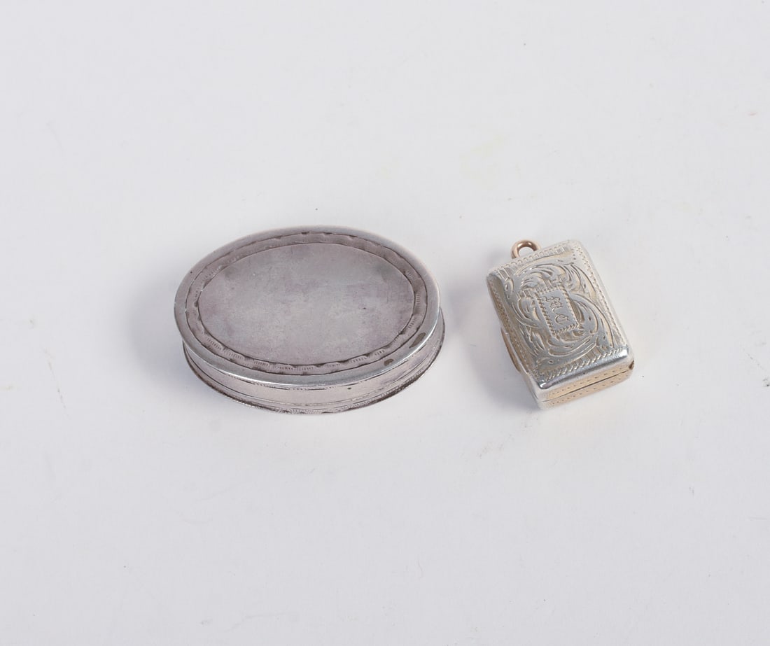 Two Sterling Silver Vinagrettes. - 4