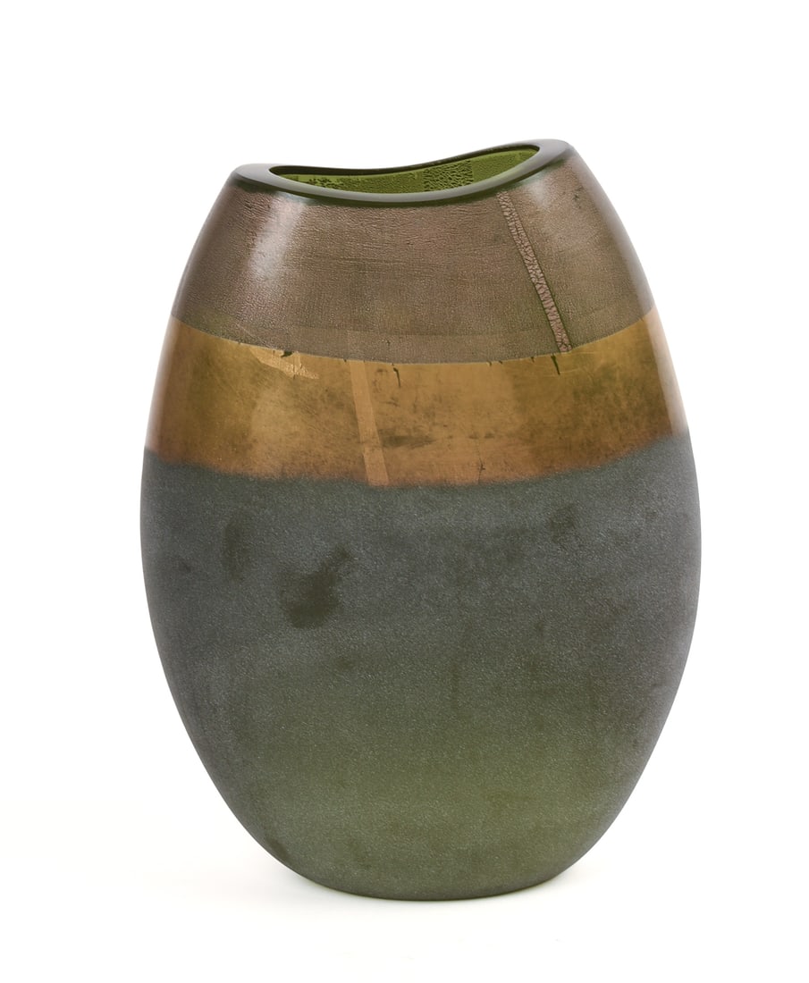 Vetreria Bisanzio Murano Glass Vase.: Height 11 inches. Excellent condition, includes certificate of authenticity and original bill of sale.