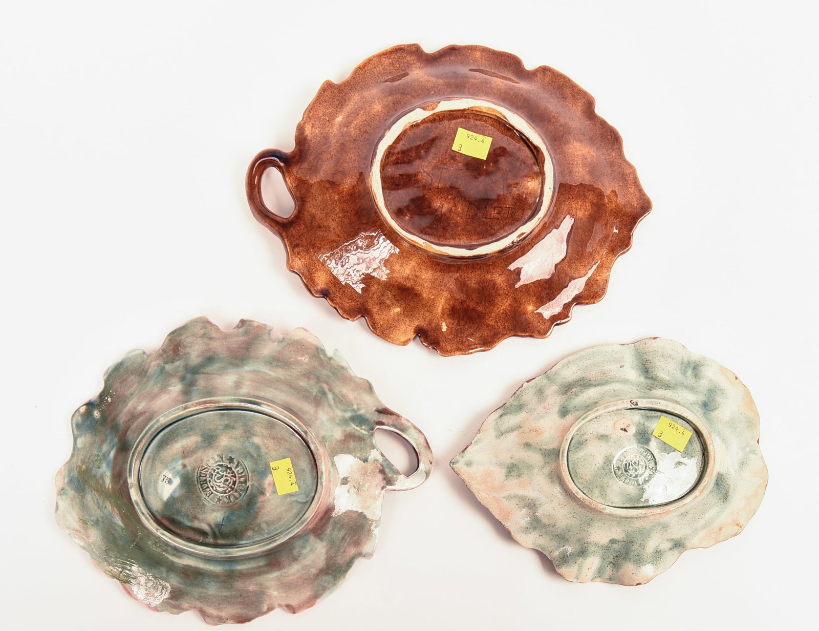 Three Majolica Leaf Dishes. - 4