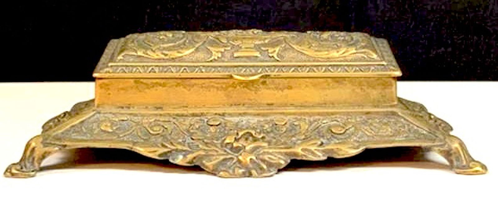 VICTORIAN ANTIQUE BRONZE MATCH SAFE HOLDER VESTA BOX (1 of 4)