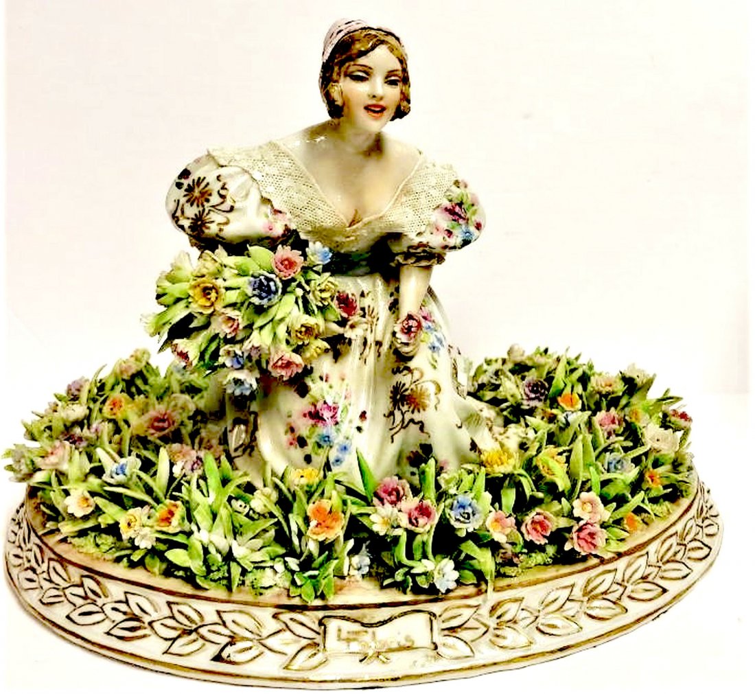 Antique Luigi Fabris Porcelain Figurine of Pretty Lady: Antique Luigi Fabris Porcelain Figurine of Pretty Lady measures 9\\\" x 7 \\\" inches