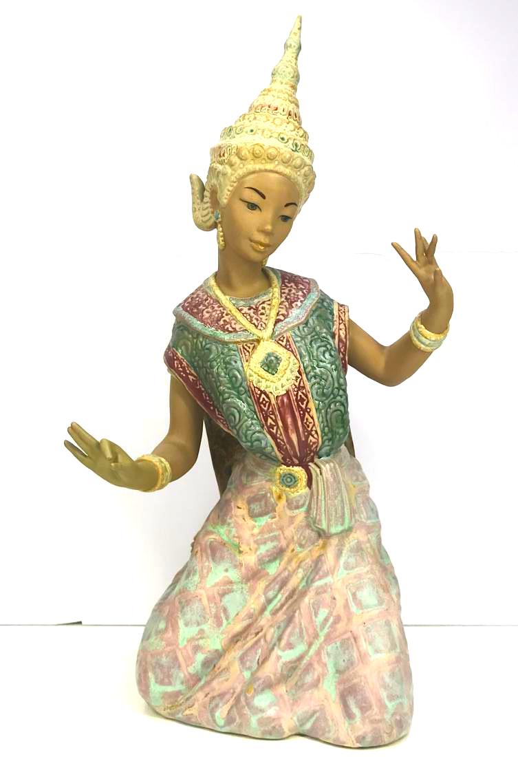 Lladro figure. (1 of 6)