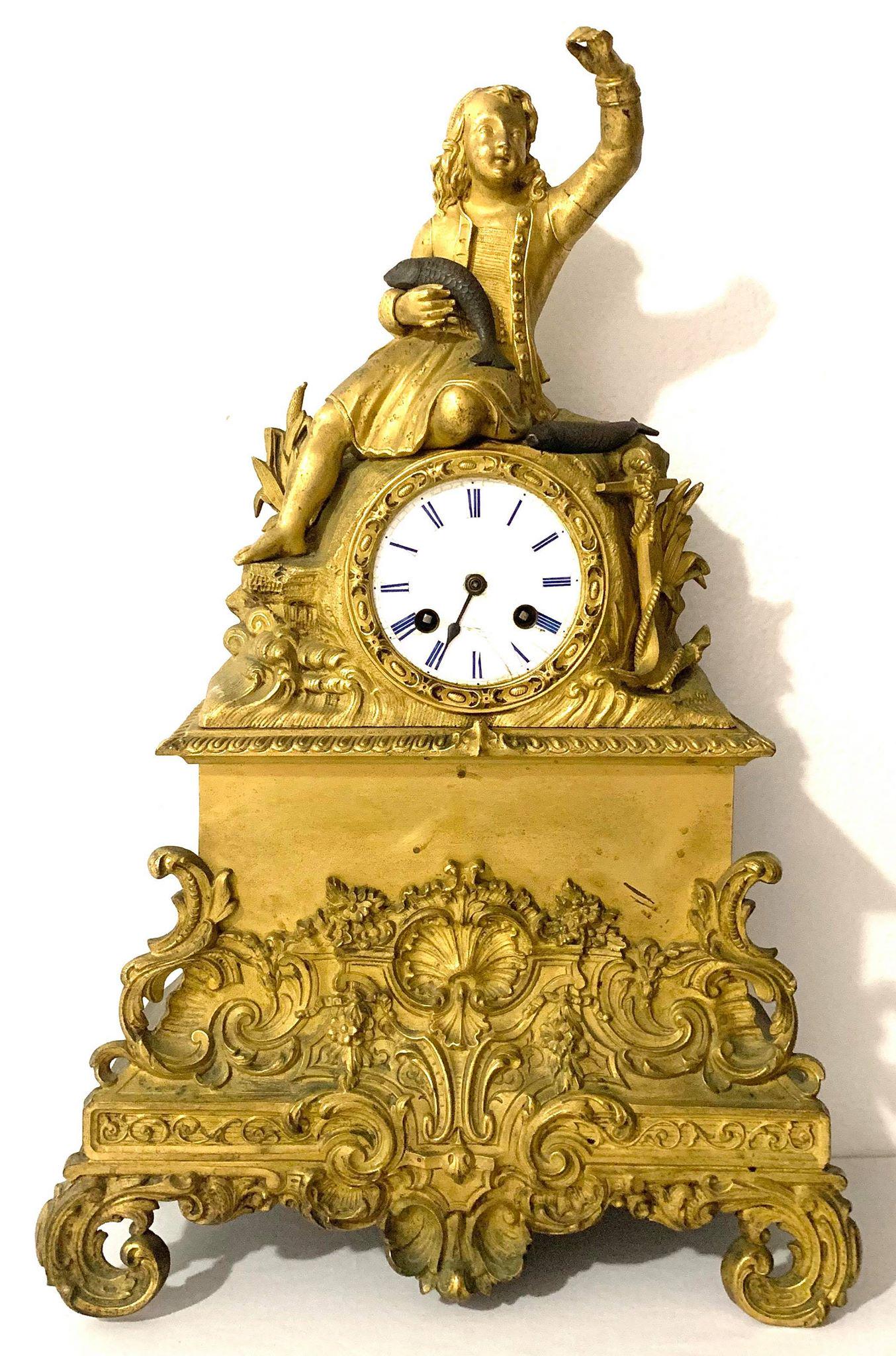 ANTIQUE FRENCH ORMOLU & BRONZE MANTEL CLOCK: ANTIQUE FRENCH ORMOLU & BRONZE MANTEL CLOCK measures 17 h x 11 w inches
