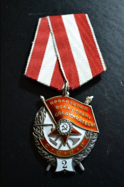 SOVIET RUSSIAN ORDER OF RED BANNER 2ND AWARD: SOVIET RUSSIAN ORDER OF RED BANNER 2ND AWARD . FROM AN OLD RUSSIAN MEDALS COLLECTION.
