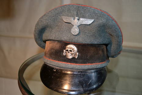 WWII GERMAN SS OFFICER'S KZ VISOR CAP HAT: WWII GERMAN SS OFFICER'S KZ VISOR CAP HAT . WELL WORN EXAMPLE . NAMED INSIDE TO A KZ OFFICER . SHOWS A GREAT AGE AND WEAR .