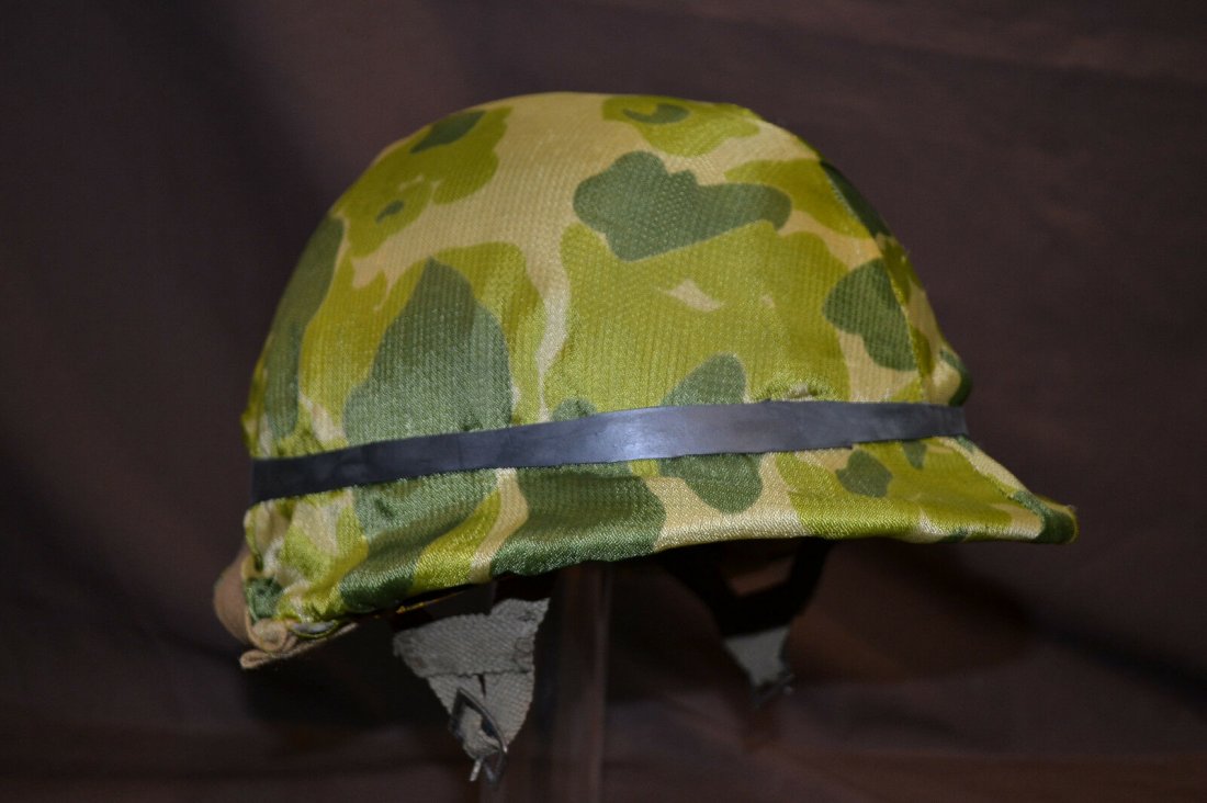 WWII US PARATROOPER US AIRBORNE M-1 HELMET LINER COVER: WWII AMERICAN PARATROOPER US AIRBORNE M-1 HELMET WITH LINER AND COVER . LATE WAR 1945 . SWIVEL BALES . GOOD CONDITION WITH COVER MADE FROM A WWII PARACHUTE MATERIAL AND FIRESTONE LINER WITH A STRAPS .