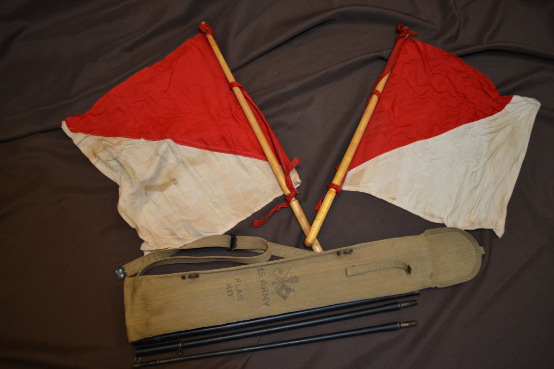 WWI/WWII US ARMY ORIGINAL FLAG KIT: WWI/WWII US ARMY ORIGINAL FLAG KIT . GREAT CONDITION . TWO SIGNAL FLAGS AND ONE FLAG POLE KIT IN ORIGINAL CANVAS BAG.