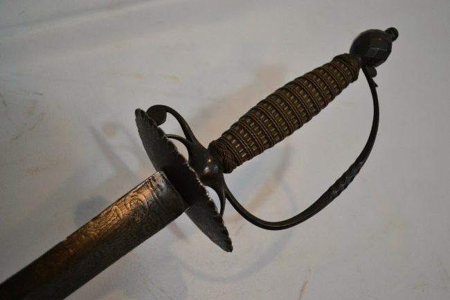 EARLY 18th CENTURY FRENCH / ITALIAN RAPIER SWORD: ANTIQUE EARLY 18th CENTURY EUROPEAN FRENCH / ITALIAN RAPIER SMALL DUEL SWORD . VERY FINE PIECE WITH UNIQUE IRON DECORATIVE WORK . TRIANGULAR BLADE WITH ENGRAVINGS . DARK PATINA DISPLAYS ITS AGE. SHARP
