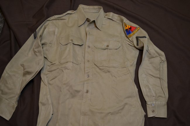 WWII US ARMY 3RD ARMORED SPEARHEAD TANKER UNIFORM SHIRT: WWII US ARMY 3RD ARMORED SPEARHEAD TANKERS UNIFORM SHIRT . GOOD CONDITION WITH WEAR AND STAINS .