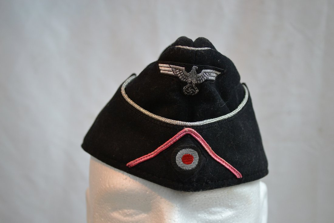 WWII GERMAN PANZER OFFICER: WWII GERMAN PANZER OFFICER'S OVERSEAS CAP . VERY NICE CONDITION BLACK WOOL CONSTRUCTION WITH SILVER PIPING AND PIMK SOUTAGE. INITIALS TAG INSIDE. INK STAMPED SIZE 58.