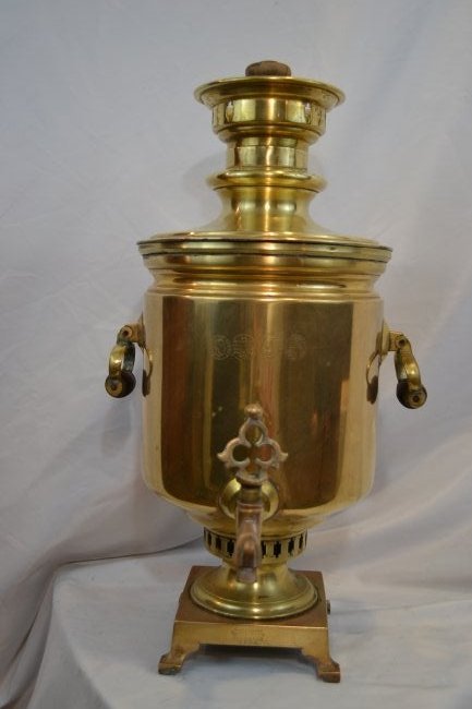 IMPERIAL RUSSIAN ANTIQUE BRASS SAMOVAR TEA POT: IMPERIAL RUSSIAN ANTIQUE BRASS SAMOVAR TEA POT . VERY NICE AND CLEAN EXAMPLE . NICELY STAMPED . MADE BY FAMOUS BATASHEV MANUFACTURE IN TULA . 9" DIAMETER AND 20 " TALL .