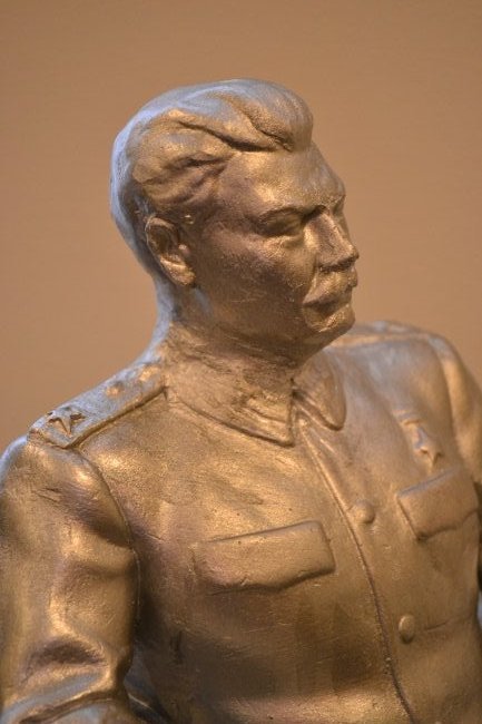 VINTAGE SOVIET RUSSIAN STATUE OF JOSEF STALIN: VINTAGE SOVIET RUSSIAN STATUE OF JOSEF STALIN . 15 X 11 X 6.5