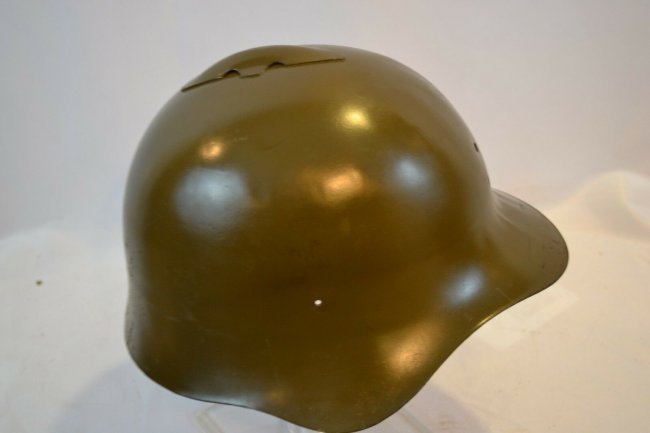 WWII SOVIET RUSSIAN EARLY M36 STEEL HELMET: WWII SOVIET RUSSIAN EARLY M36 STEEL HELMET . LINER REMOVED POSSIBLE TO WEAR WITH WINTER USHANKA HAT . GREAT NICE AND CLEAN CONDITION .