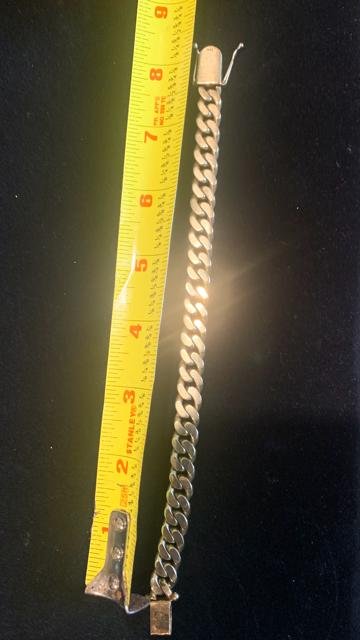 14K GOLD MEN'S CHAIN BRACELET 63.2 GR: 14K GOLD MEN'S CHAIN BRACELET 63.2 GR . SOLID GOLD .USED. 8 1/2 LONG