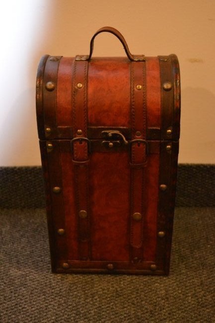 ANTIQUE LEATHER AND WOOD WINE CARRY CASE: ANTIQUE LEATHER AND WOOD WINE CARRY CASE 15 X 8 X 6