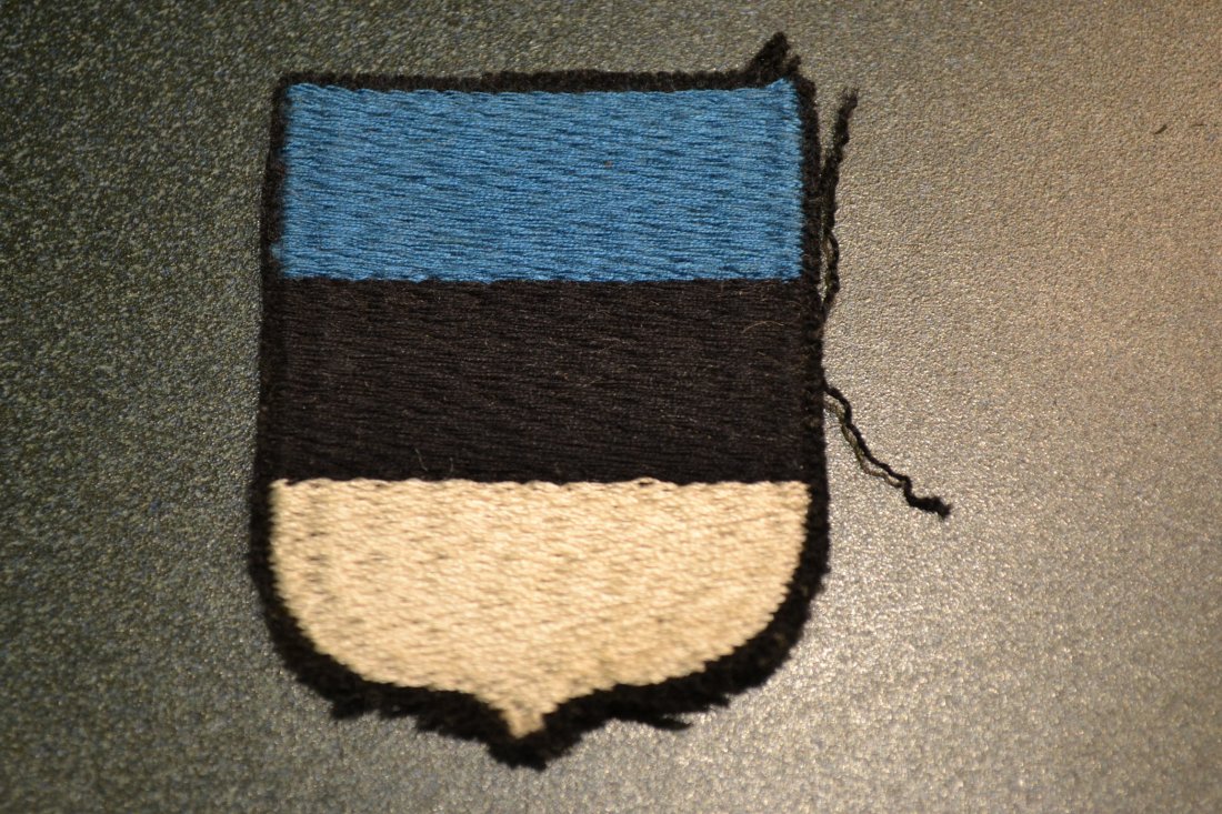 WWII NAZI WAFFEN SS ESTONIAN VOLUNTEER SHIELD ARM PATCH: WWII NAZI WAFFEN SS ESTONIAN VOLUNTEER SHIELD ARM PATCH . ORIGINAL . UNUSED .