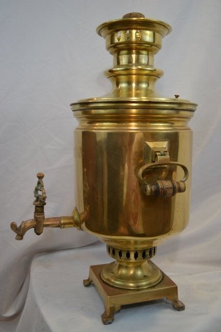 ANTIQUE IMPERIAL RUSSIAN ANTIQUE BRASS SAMOVAR TEA POT: IMPERIAL RUSSIAN ANTIQUE BRASS SAMOVAR TEA POT . VERY NICE AND CLEAN EXAMPLE . NICELY STAMPED . MADE BY FAMOUS BATASHEV MANUFACTURE IN TULA . 9" DIAMETER AND 20 " TALL .