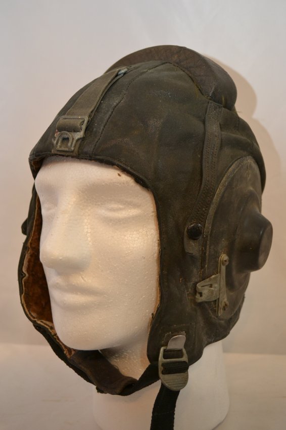 VINTAGE SOVIET RUSSIAN LEATHER PILOT FLIGHT HELMET: VINTAGE SOVIET RUSSIAN LEATHER PILOT FLIGHT HELMET . C 1970s-80s. WINTER FUR LINED VERSION. WELL USED AND SHOWS WEAR.