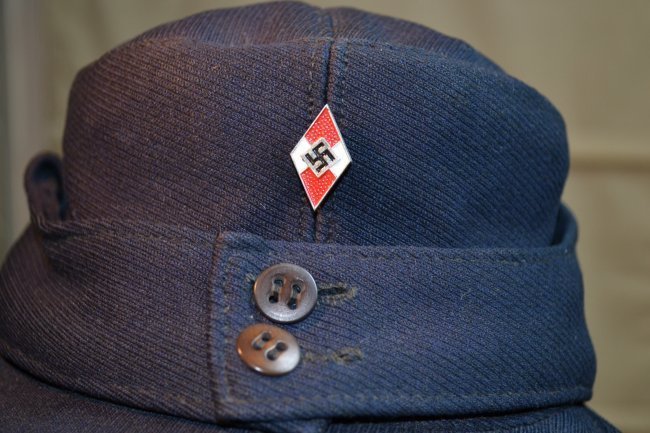 WWII GERMAN ELITE LATE WAR PATTERN CAMOUFLAGE CLOTH HEL: WWII GERMAN HITLER YOUTH BLUE M43 SKI CAP HAT. LATE WAR . GREAT CONDITION.SIZE ABOUT 56