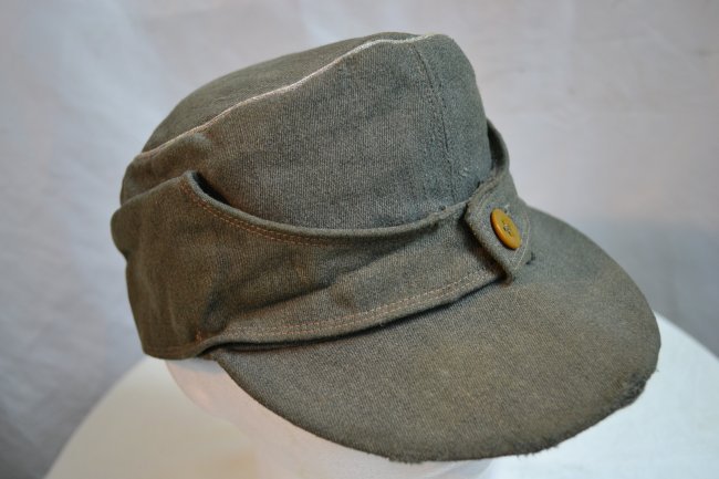 WWII NAZI GERMAN WAFFEN SS OFFICER'S M43 CAP HAT: WWII NAZI GERMAN WAFFEN SS OFFICER'S M43 CAP . LATE WAR EXAMPLE . NICE ORIGINAL WELL WORN BUT SOLID CONDITION. RARE HAT . INSIGNIA WAS REMOVED . SIZE ABOUT 57