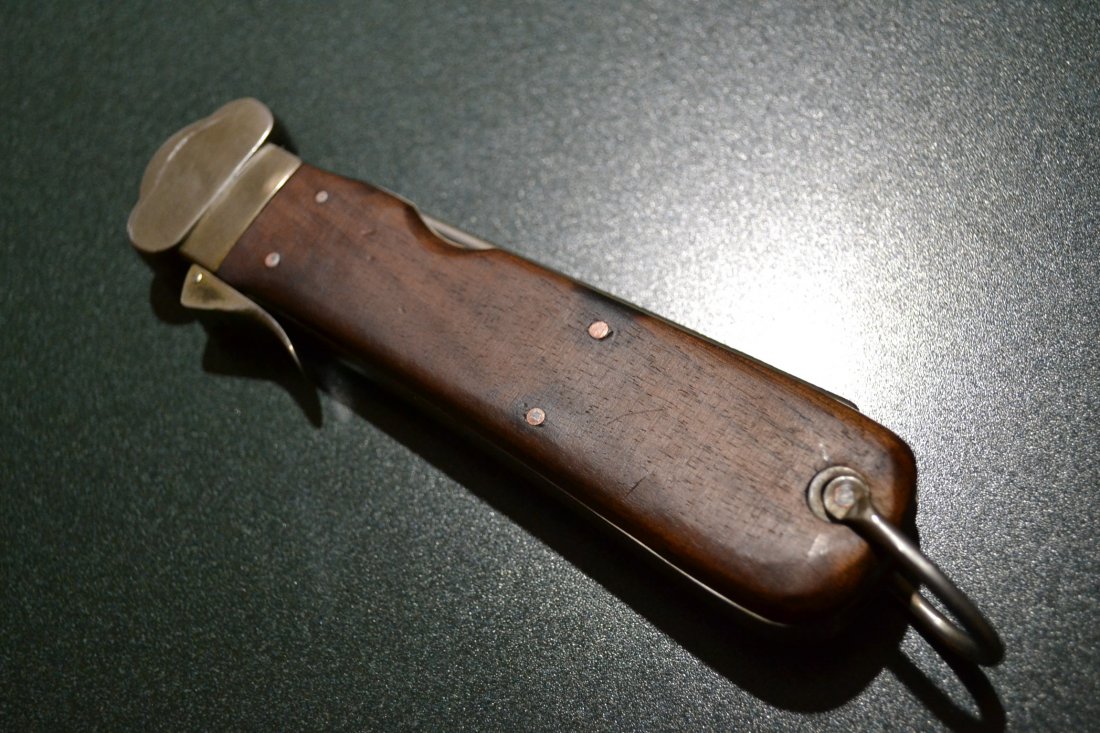 WWII GERMAN LUFTWAFFE PARATROOPER GRAVITY KNIFE: WWII GERMAN LUFTWAFFE PARATROOPER GRAVITY KNIFE . TAKE DOWN LATE WAR TYPE. MINTY CLEAN UNMARKED BLADE . RBN CODE AND LUFTWAFFE PROOF MARK ON THE SPIKE. EVERYTHING WORK AS IT SHOULD AND NOTHING IS BROK
