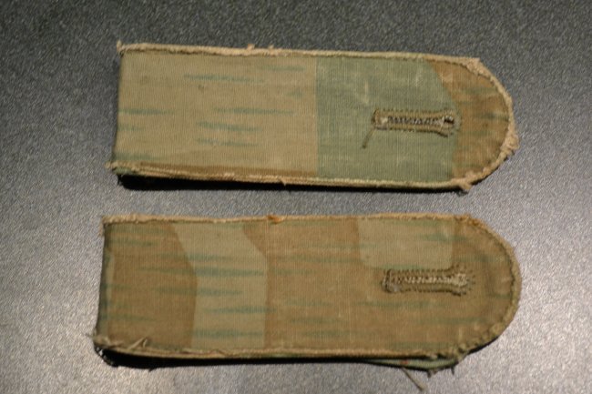 WWII GERMAN CAMOUFLAGE FIELD WRAP SHOULDER BOARDS: WWII GERMAN CAMOUFLAGE FIELD PANZER WRAP SHOULDER BOARDS . MADE FROM CAMOUFLAGE MATERIAL . LATE WAR USE .