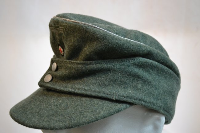 WWII GERMAN ARMY OFFICER: WWII GERMAN ARMY OFFICER'S M43 CAP . REALLY NICE CONDITION WISH MINOR WEAR . SOME SWEAT STAINS INSIDE AND A TEAR ON FRONT OF PARTIAL LEATHER SWEAT BAND. SIZE IS ABOUT 56 . LATE WAR EXAMPLE IN NEAR MIN