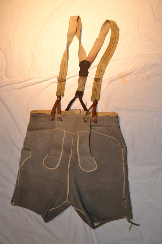 ANTIQUE GERMAN TRADITIONAL LEDERHOSEN SHORTS: ANTIQUE GERMAN TRADITIONAL LEDERHOSEN SHORTS . FROM 30'S , 40'S . THICK LEATHER TRADITIONALLY MADE. POLICE BRACE SUSPENDERS. SIZE AROUND 32 WEIST