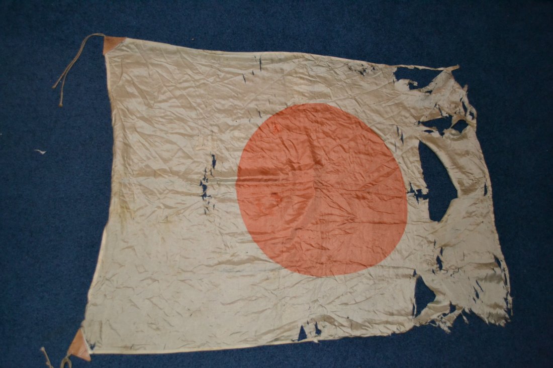 WWII JAPANESE FLAG BATTLE OF IVO JIMA CAPTURED BY US GI: WWII JAPANESE FLAG BATTLE OF IVO JIMA CAPTURED BY US GI . BATTLEFIELD USED JAPANESE 36" X 26" FLAG. MANY TEARS AND PERIOD REPAIRS. CONSIGNOR REPORTED THAT IT WAS PURCHASED FROM US MARINES VETERAN'S FA