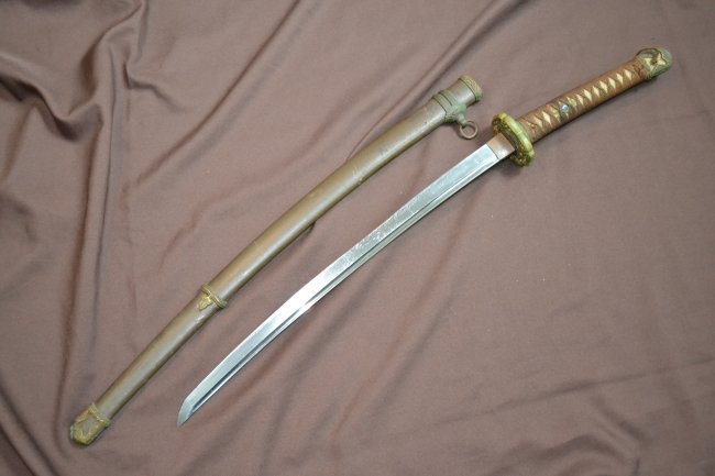 WWII JAPANESE ARMY OFFICER'S SAMURAI SWORD OLD BLADE: WWII JAPANESE ARMY OFFICER'S SAMURAI SWORD . OLD FAMILY BLADE WITH ONE LONG GROOVE ON BOTH SIDES. SAMURAI FAMILY SILVER CREST ON THE GRIP MENUKI. WWII MOUNTS. BLADE HAS SOME MINOR NICKS AND BENDS BUT 