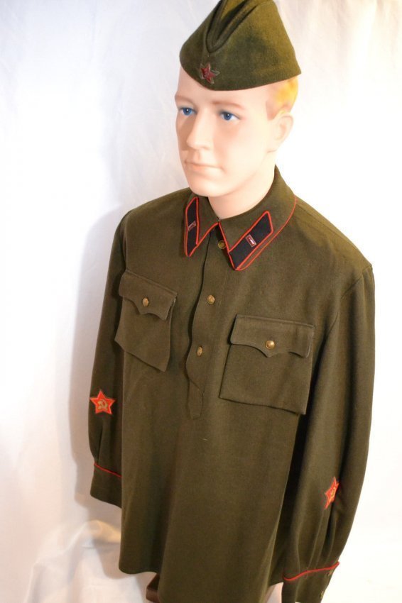 WWII SOVIET RUSSIAN COMMISSAR POLITICAL OFFICER UNIFORM: WWII SOVIET RUSSIAN RARE COMMISSAR POLITICAL OFFICER'S CAPTAIN UNIFORM . M39 FIELD UNIFORM. THIS PATTERN WAS USED UNTIL 1942. RED STAR EMBLEMS ON BOTH SLEEVES. NICE LARGE SIZE . 18 SHOULDER TO SHOULDE