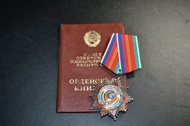 SOVIET RUSSIAN ORDER OF FRIENDSHIP OF NATIONS: SOVIET RUSSIAN ORDER OF FRIENDSHIP OF NATIONS. . COMES WITH AWARD DOCUMENT. FROM AN OLD RUSSIAN MEDALS COLLECTION.