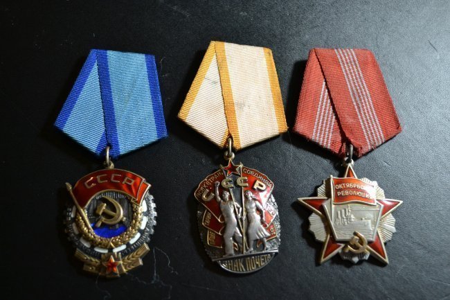 SOVIET RUSSIAN SET OF 3 LABOR ORDERS: SOVIET RUSSIAN SET OF 3 LABOR ORDERS. FROM AN OLD RUSSIAN MEDALS COLLECTION .