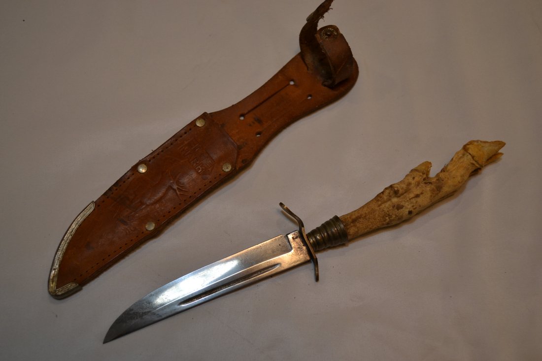 OLD ANTIQUE GERMAN HUNTING KNIFE DAGGER POST WWII: OLD ANTIQUE VINTAGE GERMAN HUNTING KNIFE DAGGER POST WWII EDGE MARK SOLINGEN. 10" LONG WITH 5" BLADE.