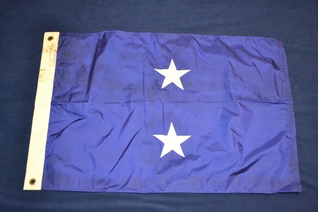 VINTAGE US NAVY REAR ADMIRAL FLAG FOR COMMAND AT SEA: VINTAGE US NAVY REAR ADMIRAL FLAG FOR COMMAND AT SEA . RARE . 33" X 22"